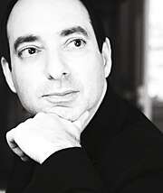 Gilles Sebhan au Festival du livre d’Issy-les-Moulineaux, © Charles Guislain
